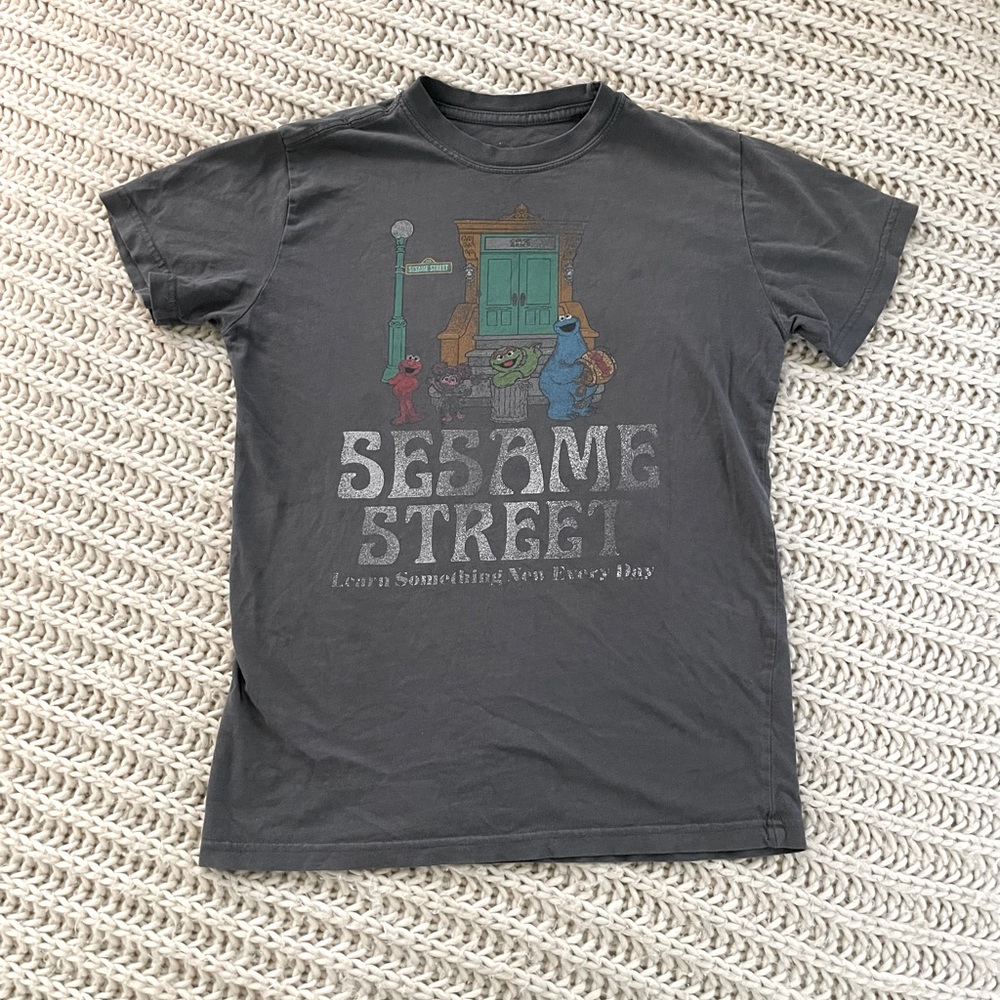 ⭐️Free W/ Bundle⭐️ Sesame Street Front & Back Print T-shirt